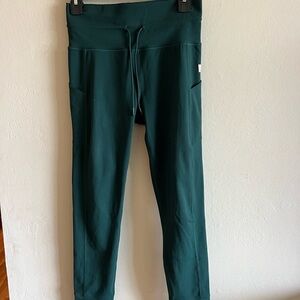 Vuori Women's Dark Green Cropped Pants